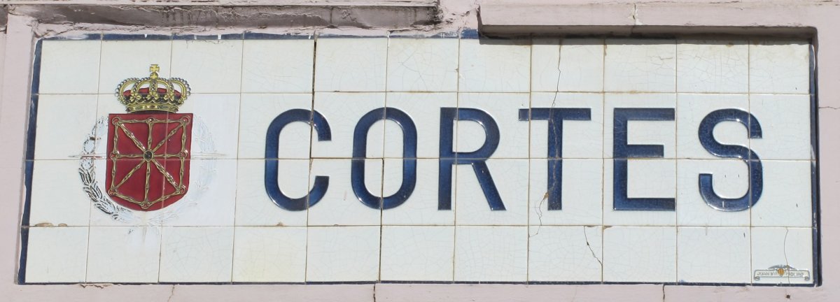 Cortes herriko izenaren plaka.