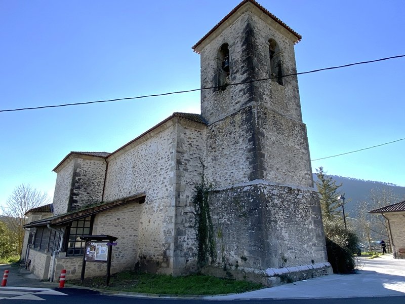 San Julian eta Santa Basilisa Eliza. Aiara (Izoria)