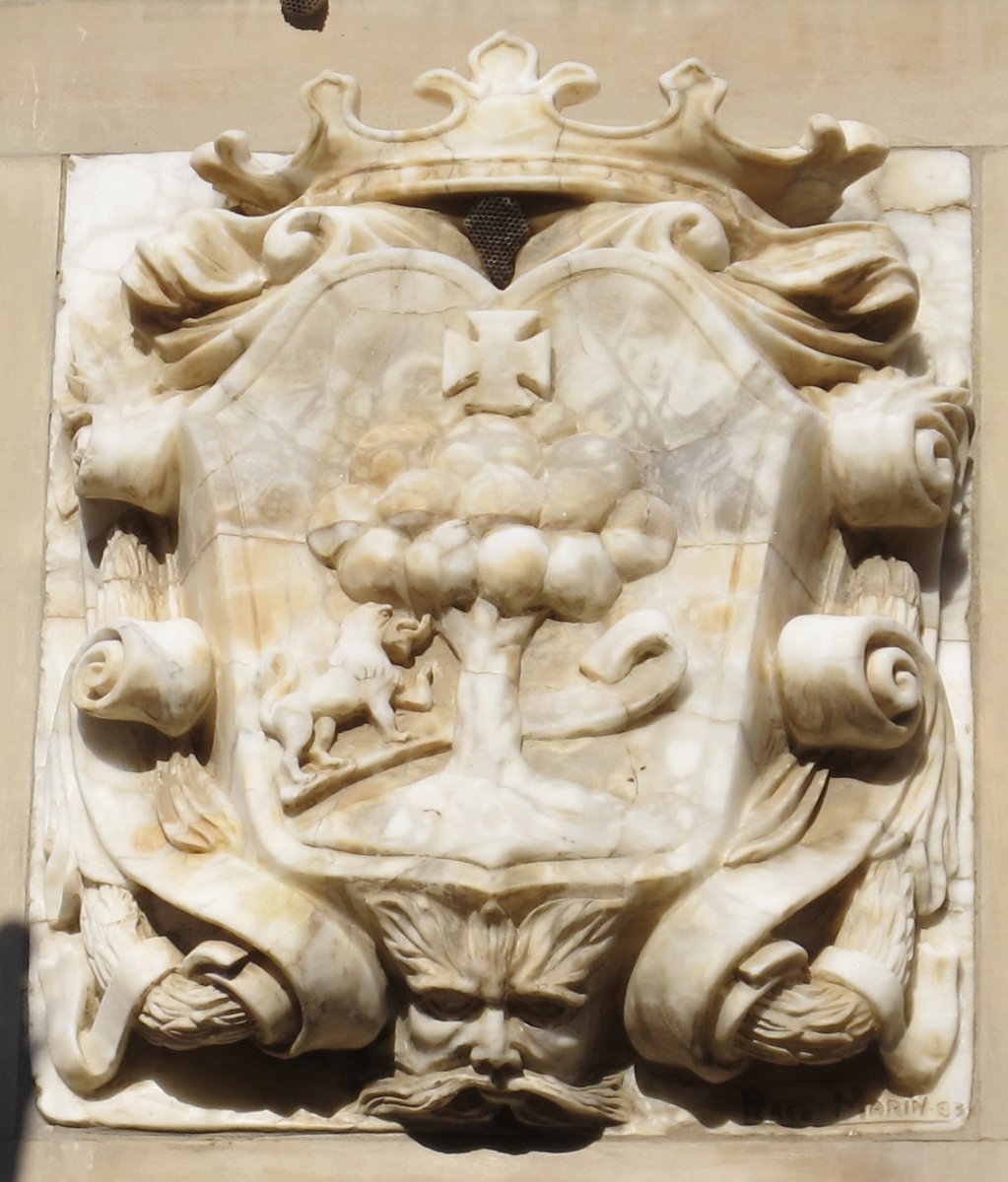 Udaletxeko eskubiko armarria, Cintruenigo