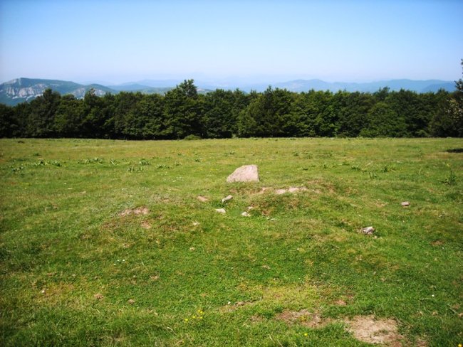 Menkain eremu tumularra